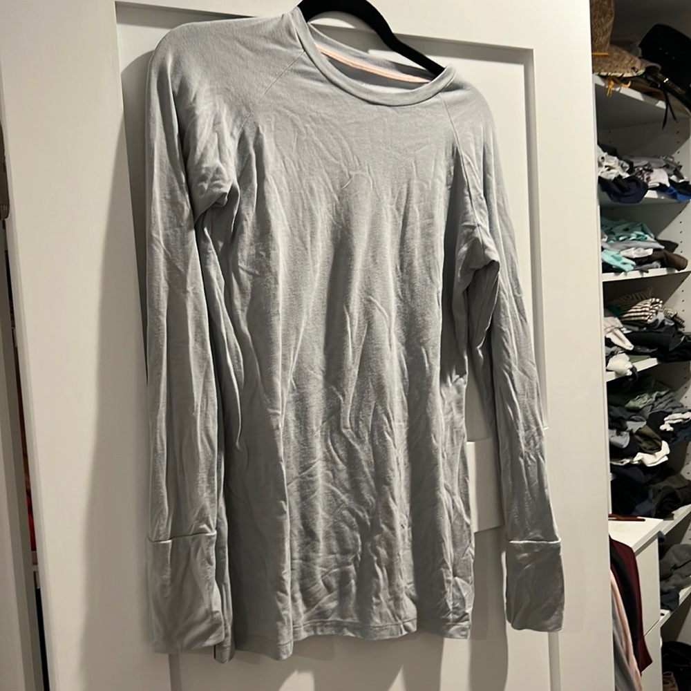 Grey free fly womens long sleeve fishing shirt. Performance bamboo  thumb holes